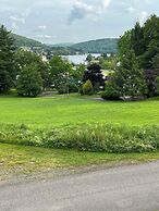 1 Mi to Wisp Resort: Hot Tub Haven in Mchenry!