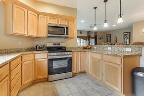 1 Mi to Wisp Resort: Hot Tub Haven in Mchenry!