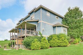 1 Mi to Wisp Resort: Hot Tub Haven in Mchenry!