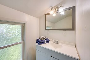 8 Mi to Keuka Lake: Walkable Apartment in Bath