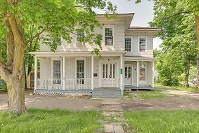 8 Mi to Keuka Lake: Walkable Apartment in Bath