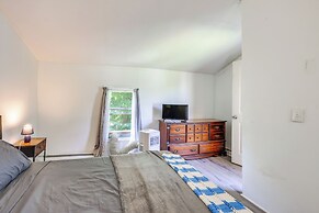 8 Mi to Keuka Lake: Walkable Apartment in Bath
