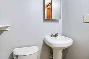 11 Mi to Dtwn Aberdeen: Spacious Townhome!