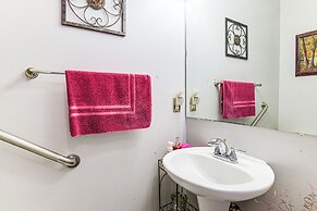 11 Mi to Dtwn Aberdeen: Spacious Townhome!