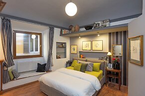 Pantheon Apartment