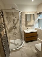 Tranquil Studio - Sleeps 2 & Private Parking
