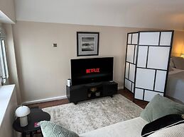 Tranquil Studio - Sleeps 2 & Private Parking