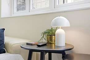 Tranquil Studio - Sleeps 2 & Private Parking