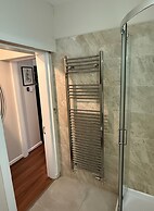 Tranquil Studio - Sleeps 2 & Private Parking