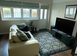 Tranquil Studio - Sleeps 2 & Private Parking