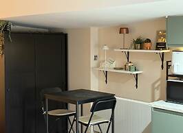Tranquil Studio - Sleeps 2 & Private Parking
