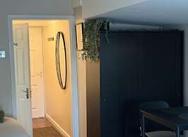 Tranquil Studio - Sleeps 2 & Private Parking