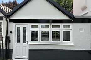 Tranquil Studio - Sleeps 2 & Private Parking