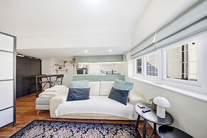Tranquil Studio - Sleeps 2 & Private Parking