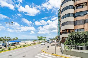 3BR Beachfront apt w/ BBQ Rsl0502