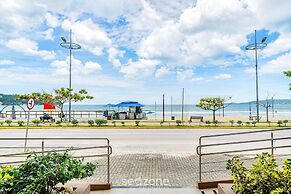 3BR Beachfront apt w/ BBQ Rsl0502