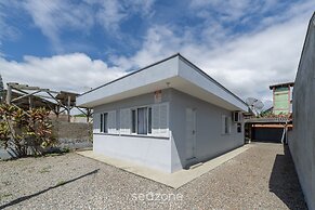 3BR Home w/ BBQ 100m From Beach Rpr056