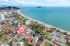 3BR Home w/ BBQ 100m From Beach Rpr056