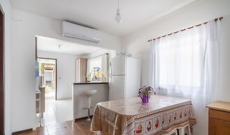 3BR Home w/ BBQ 100m From Beach Rpr056