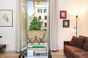 Clodia 5 Apartment