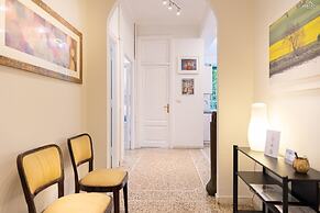 Clodia 5 Apartment