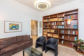 Clodia 5 Apartment