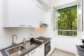 Clodia 5 Apartment