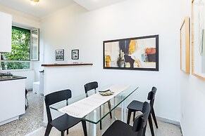 Clodia 5 Apartment