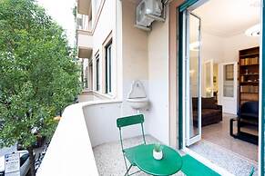 Clodia 5 Apartment