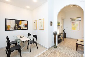 Clodia 5 Apartment