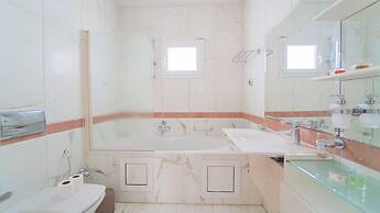 Infinity View Spacious 3 bd With Lake View