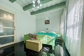 Nora Guest House