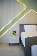 Zeluxe Suite Hotel