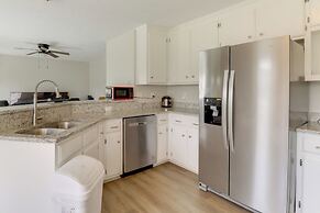 Spacious Home < 3 Mi to Hampton Coliseum!
