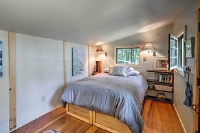 Cozy Lakefront Madison Cabin w/ Dock & Kayaks