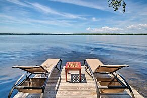 Cozy Lakefront Madison Cabin w/ Dock & Kayaks