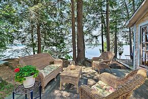 Cozy Lakefront Madison Cabin w/ Dock & Kayaks