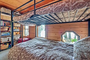 Cozy Lakefront Madison Cabin w/ Dock & Kayaks