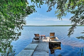 Cozy Lakefront Madison Cabin w/ Dock & Kayaks