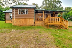 Private Lake & Dock: Log Cabin, 2 Mi to Clay!