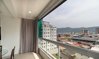 2BR Apt With BBQ in Meia Praia Mlo0601