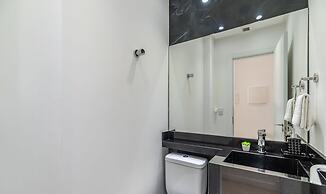 2BR Apt With BBQ in Meia Praia Mlo0601