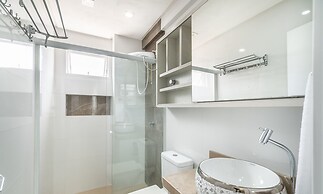 2BR Apt With BBQ in Meia Praia Mlo0601