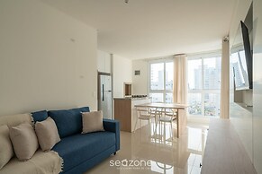 3BR Apt w/ Pool & gym 180m - Ltt803