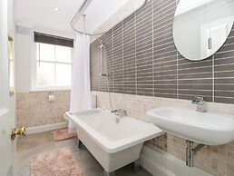 Flat 2 Battledown Grange