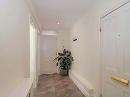 Flat 2 Battledown Grange