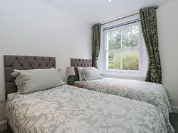 Flat 2 Battledown Grange