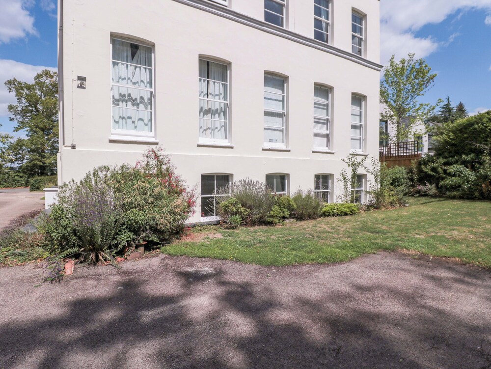 Flat 2 Battledown Grange