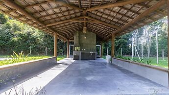 Apto Completo c Varanda Churrasqueira e Quadras