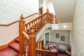 Gifford House